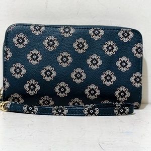 ❤️SALE❤️Floral Wristlet /Wallet By Target